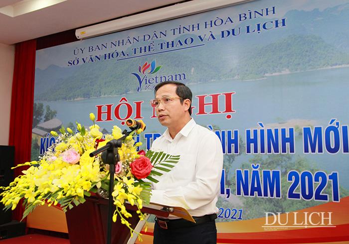 Phó Chủ tịch thường trực UBND tỉnh Hòa Bình, Trưởng Ban chỉ đạo phát triển du lịch Nguyễn Văn Toàn  phát biểu tại hội nghị
